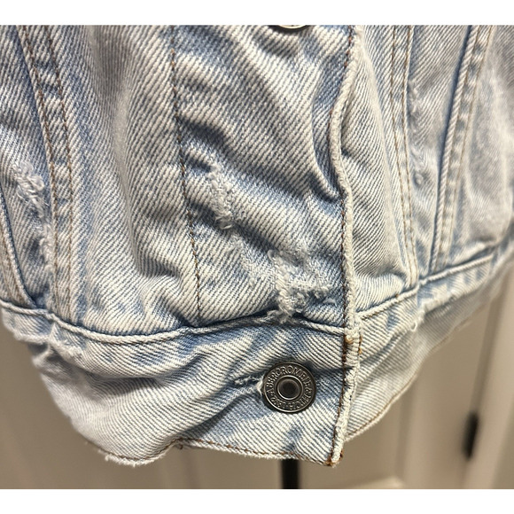 Abercrombie & Fitch Women Distressed Denim Jacket Size M Light Wash 100% Cotton - Picture 12 of 16